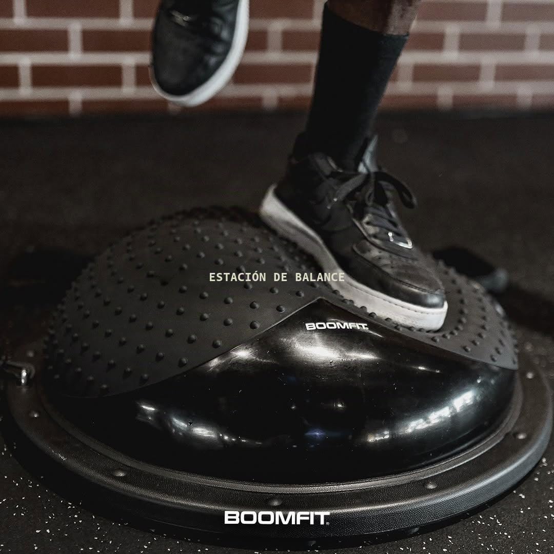 BOOMFIT Balance Station 60 cm Media Pelota de Equilibrio Antideslizante | Incluye bandas de resistencia y bomba de inflado | Cúpula inestable que activa core, glúteos y propiocepción en casa