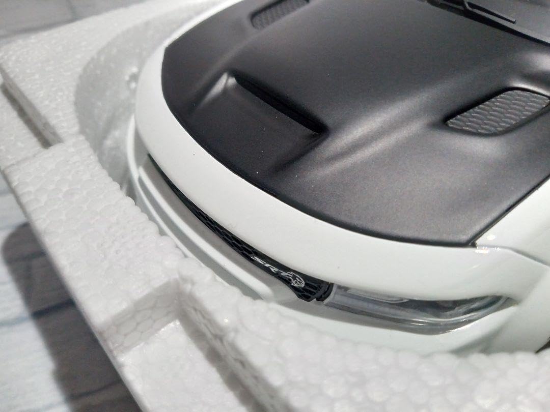 1/18 GTスピリット　ダッジ　チャージャー　ヘルキャット　ミニカー　ホワイト 1/18 GTスピリット ダッジ チャージャー ヘルキャット ミニカー