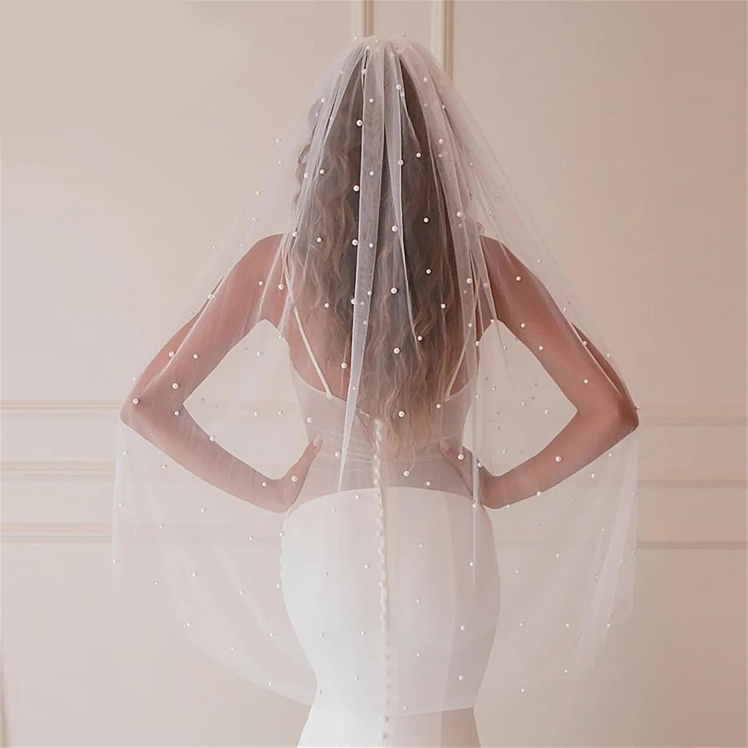Long Tulle Bridal Veil with Embroidery Pearls Exquisites Beautiful Women for Special Occasion Romantics