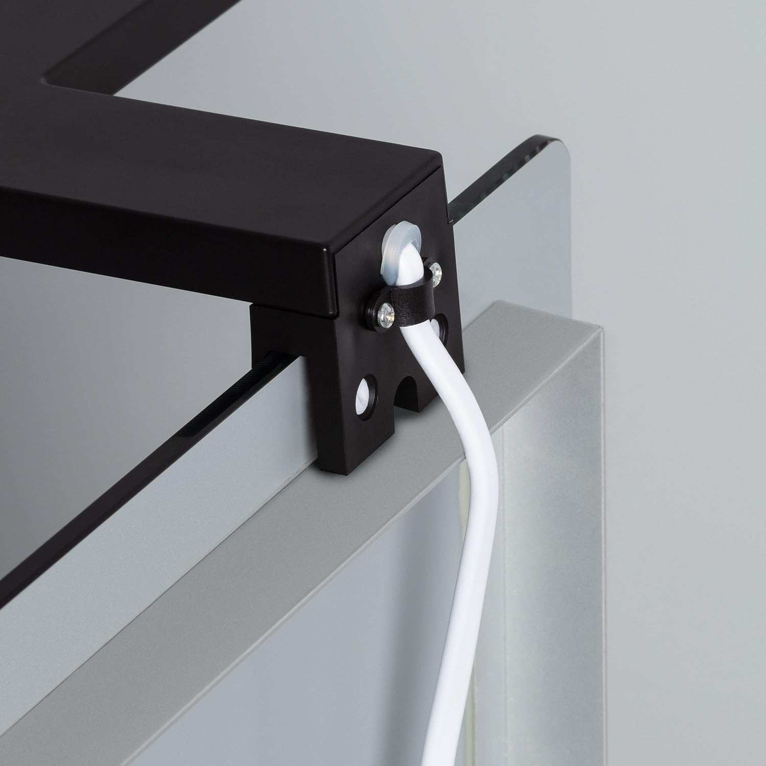 LEDKIA LIGHTING Aplique LED para Espejo de Baño Carl 5 W 6000 K Blanco Frío | Negro | Instalación sobre espejo para iluminación frontal uniforme en lavabos y aseos