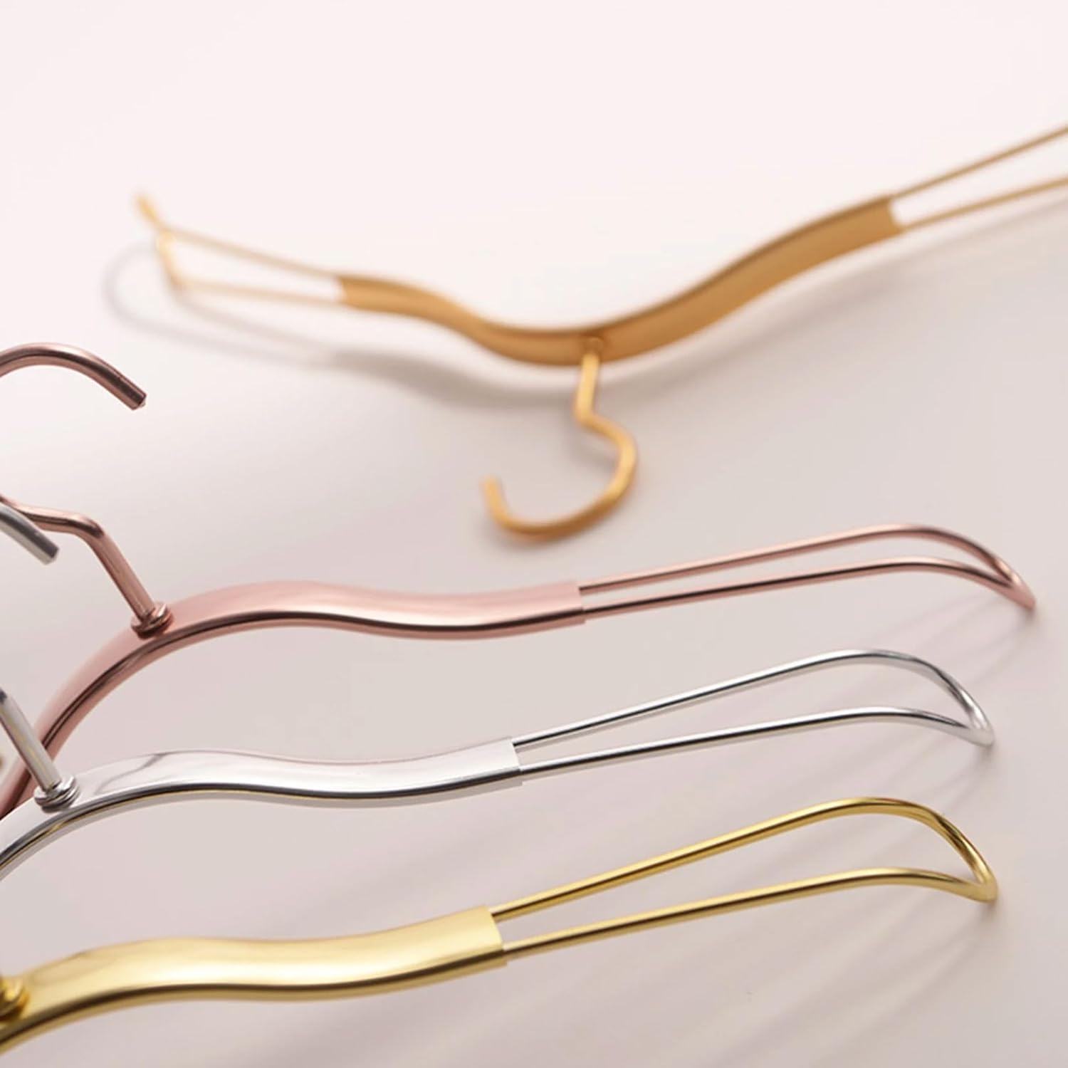 Colgador De Ropa De 5 Uds., Tendedero De Aleación De Aluminio con Forma De Caballo, Perchas Antideslizantes para Toallas, Colgador Organizador para Ahorrar Espacio En Armario para Sudadera(C)