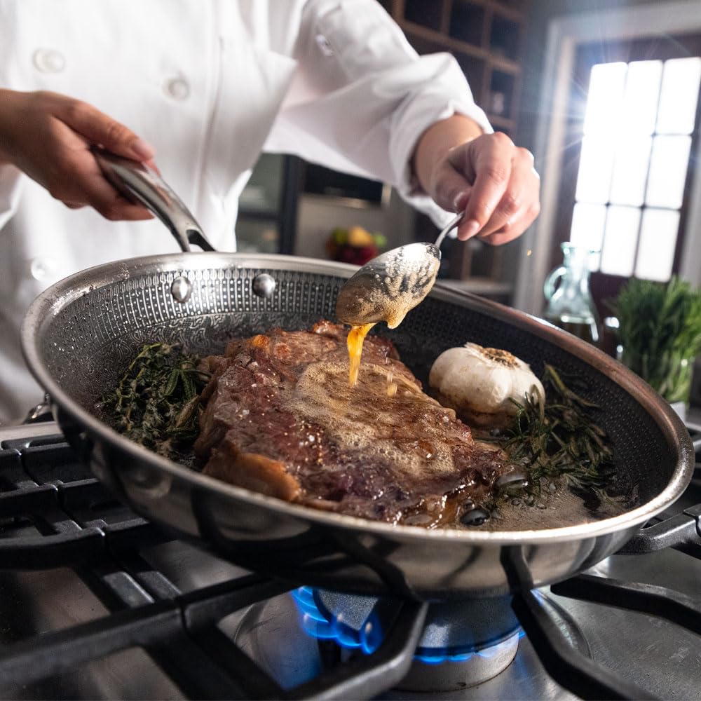 Hell's Kitchen Hybrid-Bratpfanne, 27,9 cm, dreifach verkleideter Edelstahl und Antihaft-Keramik, PFAS-frei, kein PFOA, kein PTFE, kein Teflon, ungiftiges Kochgeschirr, Metall-Utensiliensicher, alle