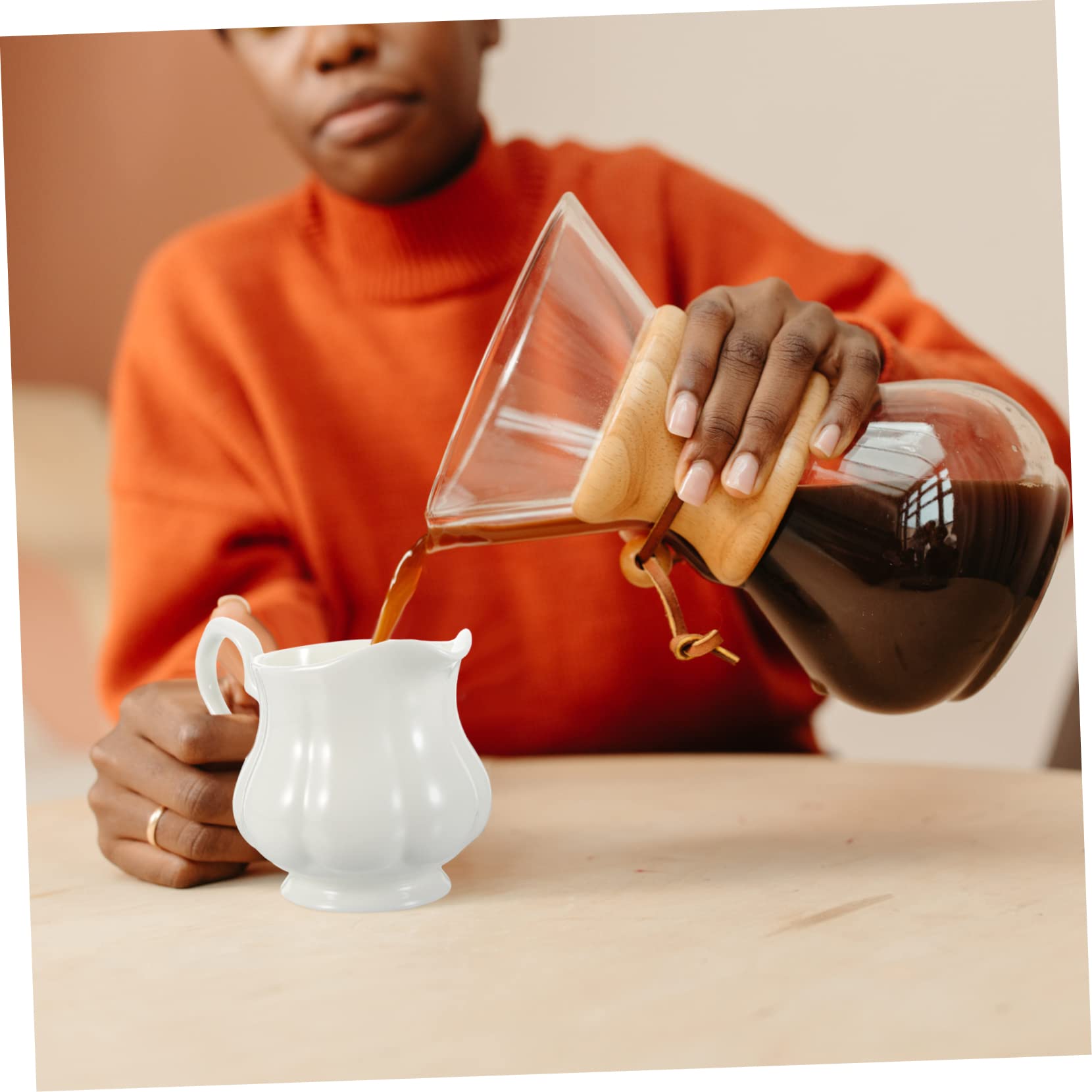 Ciieeo Elegant English Milk White Ceramic Milk Cup Small Sauce Cup for Coffee