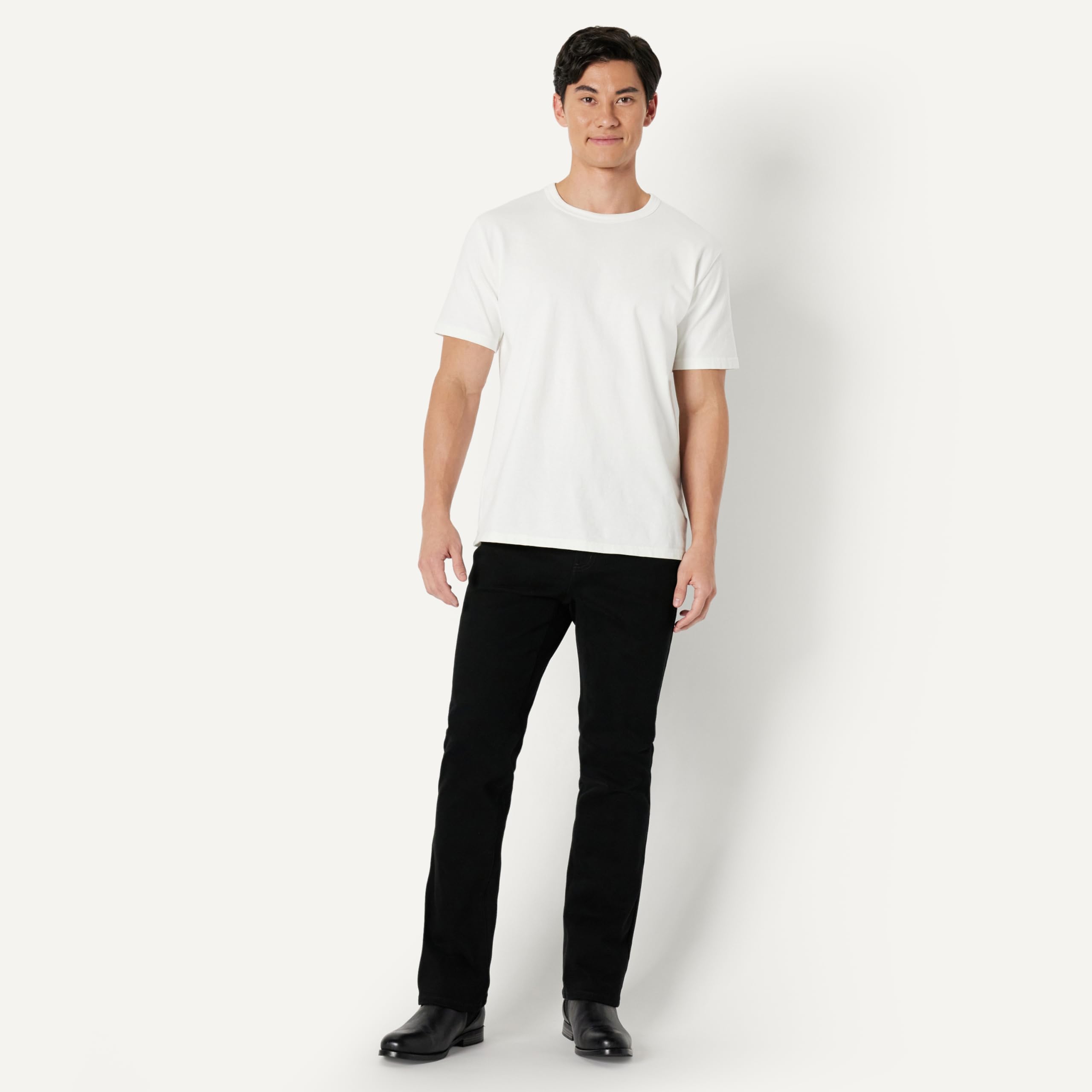 Amazon Essentials Jean Bootcut à Faible Élasticité, Coupe Ajustée Homme