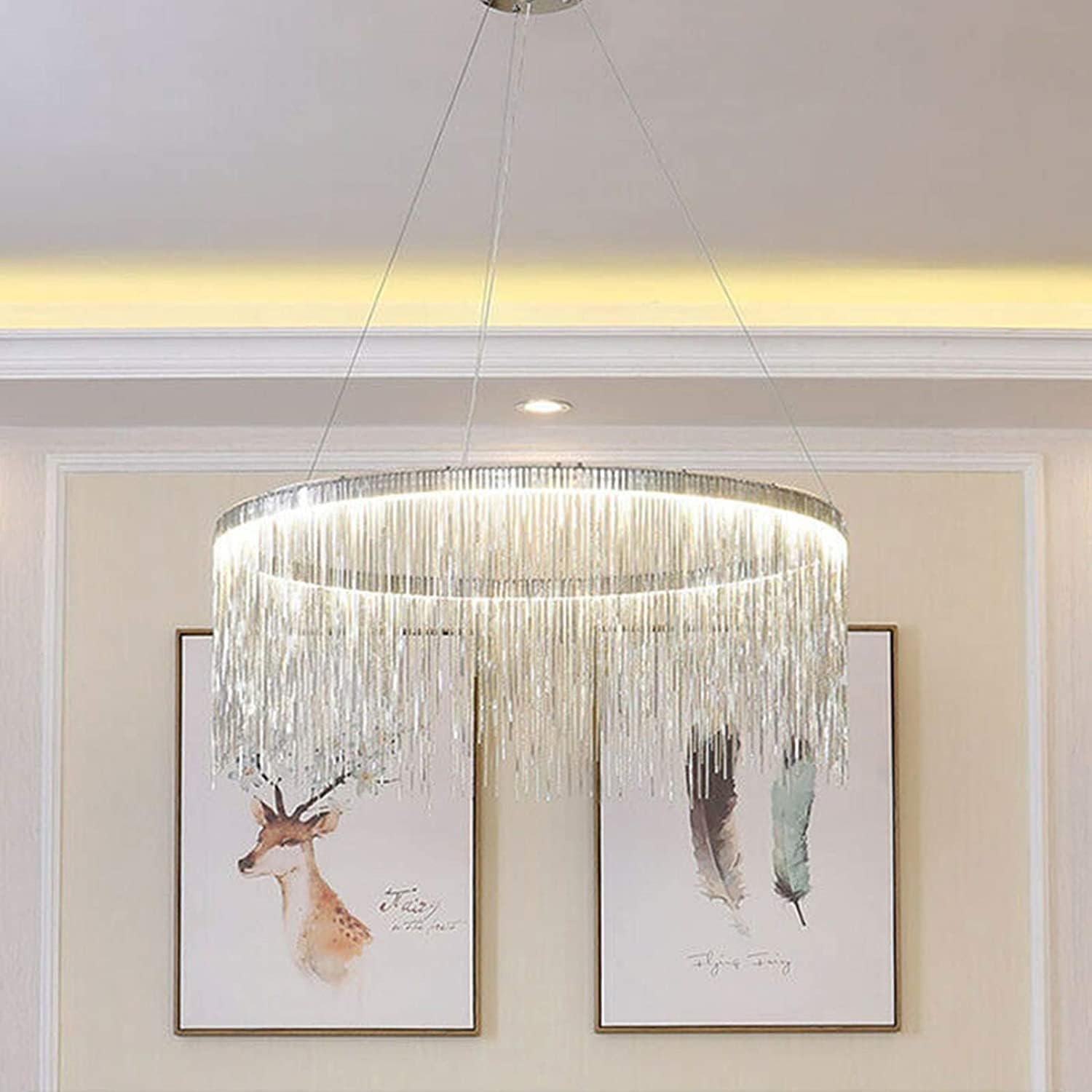Nowoczesna luksusowa lampa wisząca z okrągłymi kryształowymi frędzlami i metalowym paskiem, 3 ściemniane światła LED, regulowane.