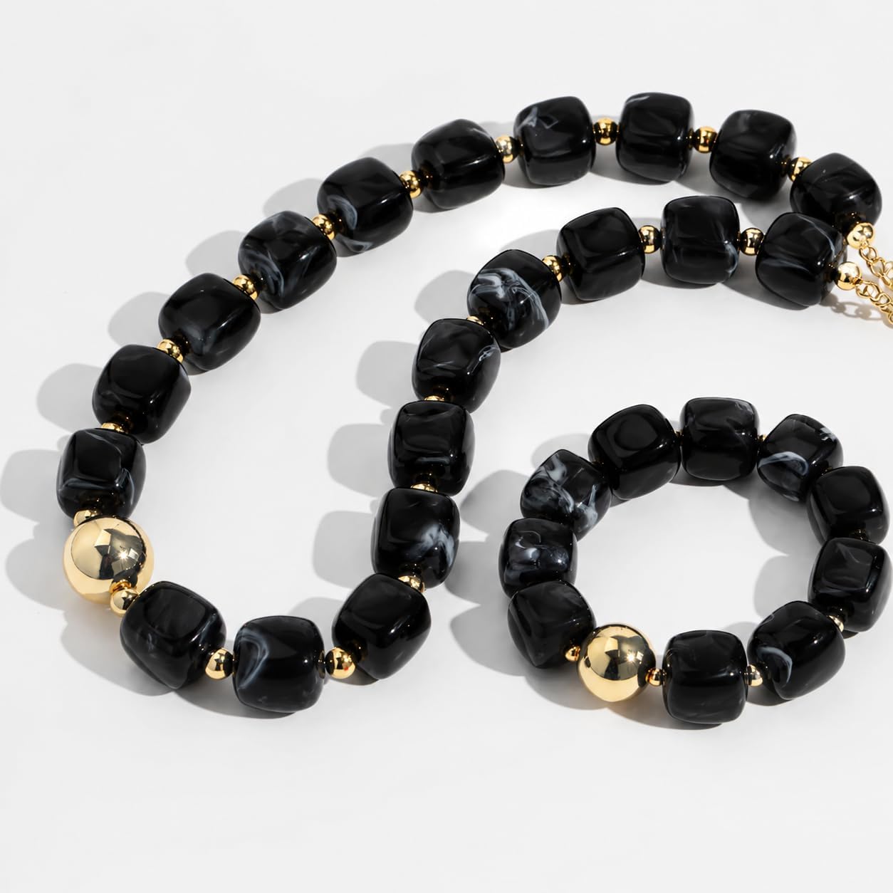 Chunky Resin Beaded Choker Necklace and Bracelet Set for Women, Y2K Boho Summer Beach Jewelry, 18K Gold Plated Adjustable Necklace with Stainless Steel Tail Chain, Stretch Beaded Bracelet, Gift Box
