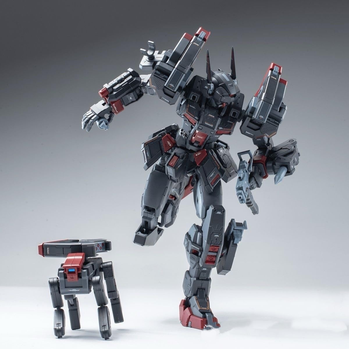 Amazon | 1/100スケール 第三騎士 飢荒 プラモデルキット 色分け済み
