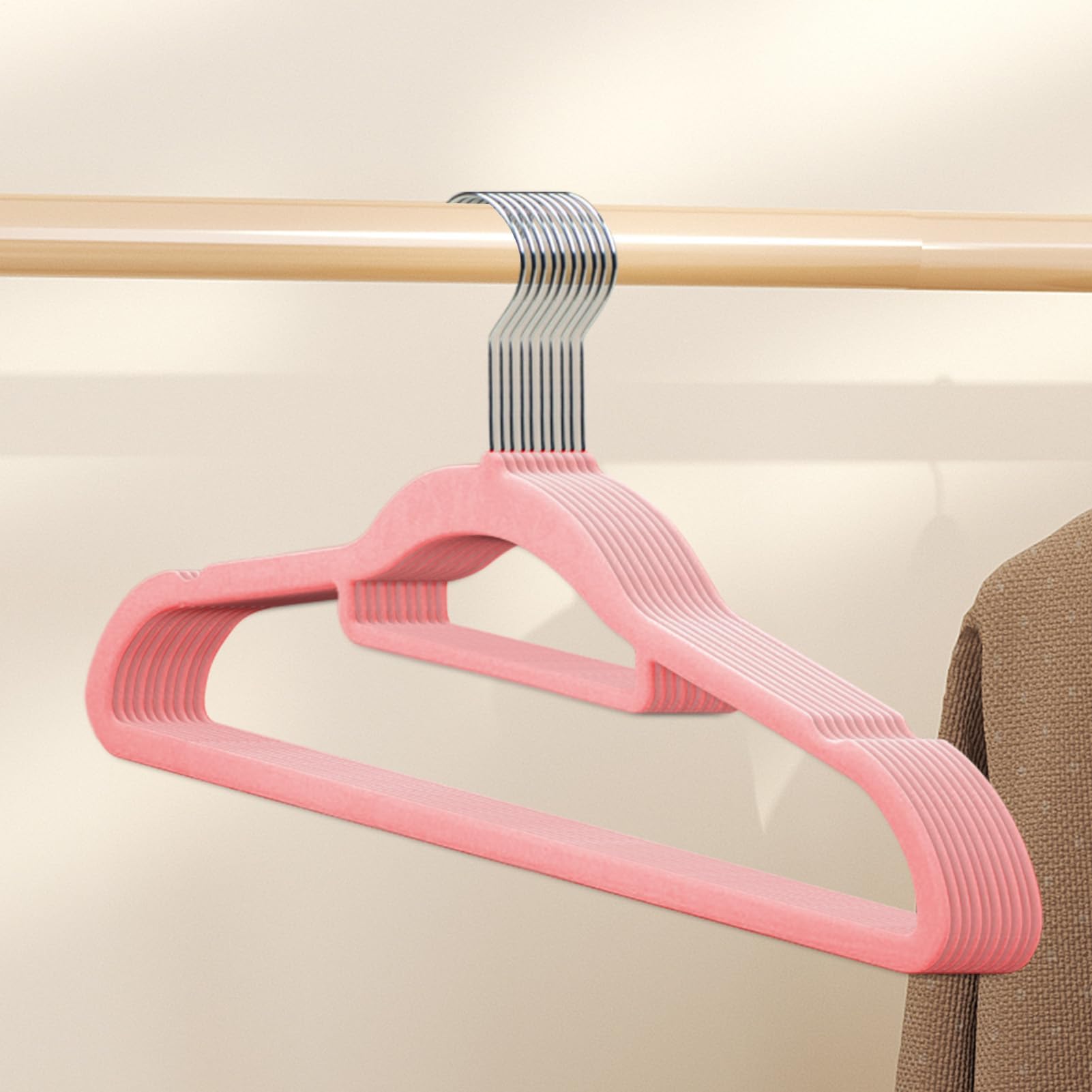 Perchas antideslizantes de terciopelo resistente para ropa pesada, giro que ahorra espacio, sin rastro, paquete de 10 unidades para armario, lavandería y habitación de estudiantes