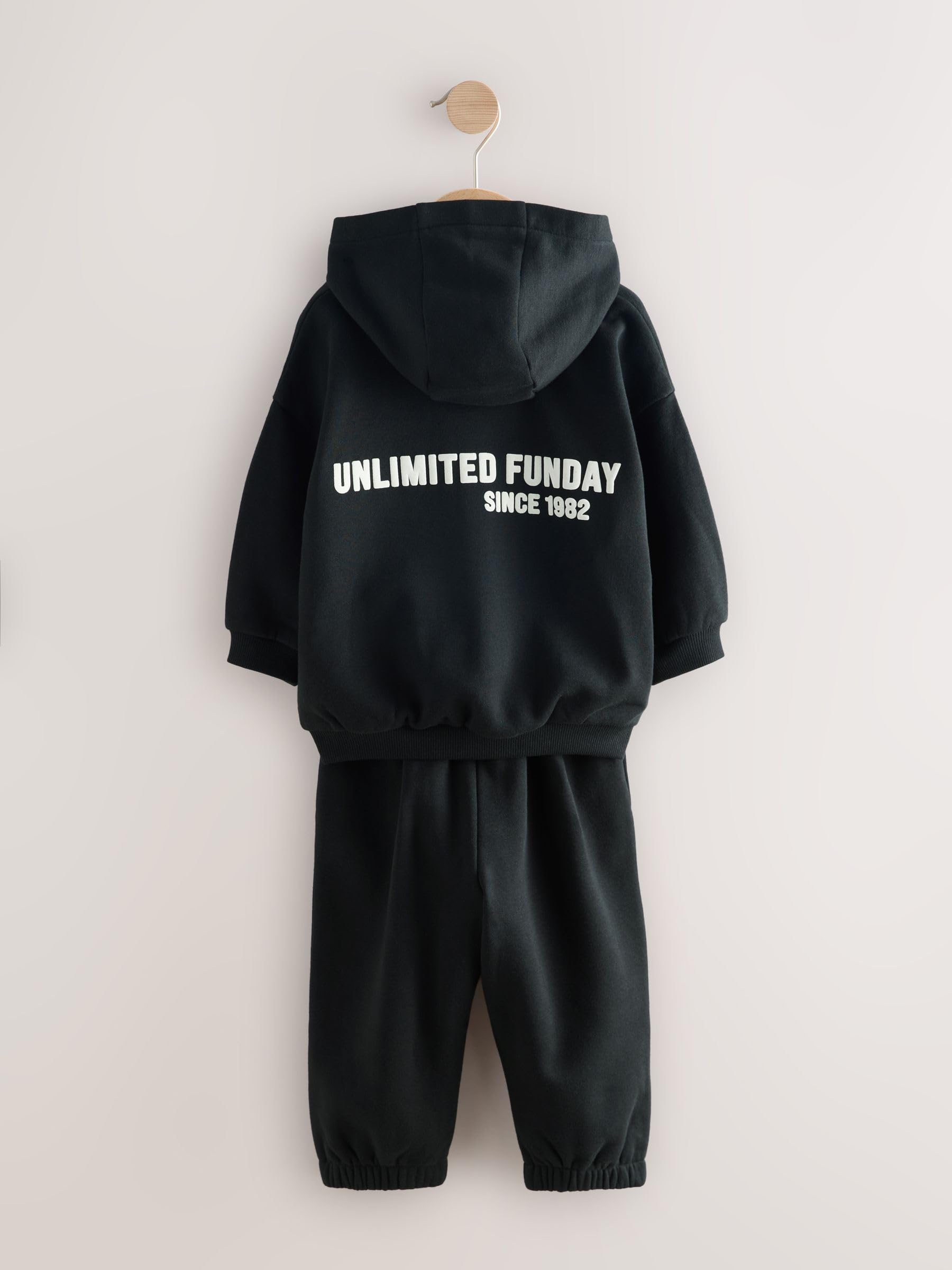 NEXT Jungen Hoodie mit Slogan und Jogginghose im Set 62-122