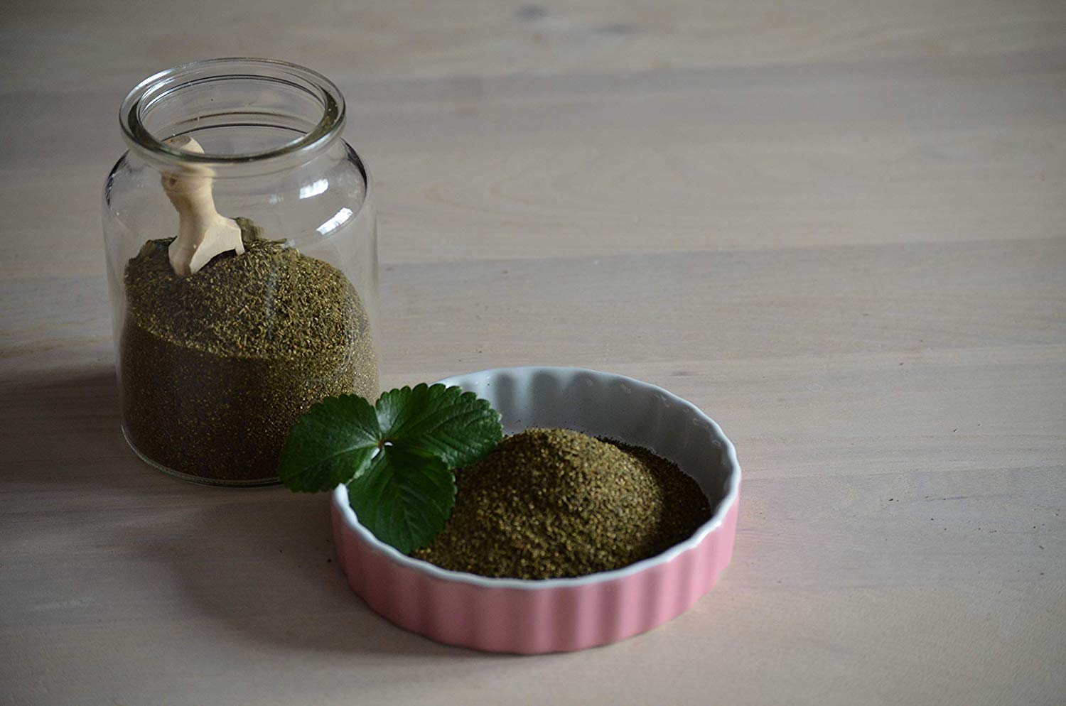 Mynatura Bio Brennnesselsamen ganz 300g I Rohkostqualität I Naturbelassen I Vitamine I Mineralien I Eiweisshaltig I Vegan I Wildsammlung I DE-ÖKO-044 I 300g Beutel (1)
