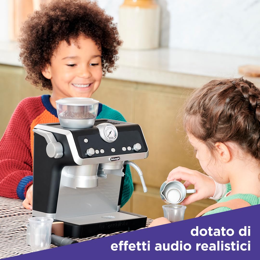 Casdon Giocattoli De'Longhi - Caffettiera Barista - Giocattolo per bambini con parti mobili, suoni realistici e rivelazione magica del caffè - Età: 3+ anni