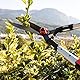 Amig - Heckenschere | Zweihand-Baumschere | 600 mm Stahlklinge mit Teflonbeschichtung | Rutschfester Aluminiumgriff | Wellenschliff für einen optimalen und präzisen Schnitt