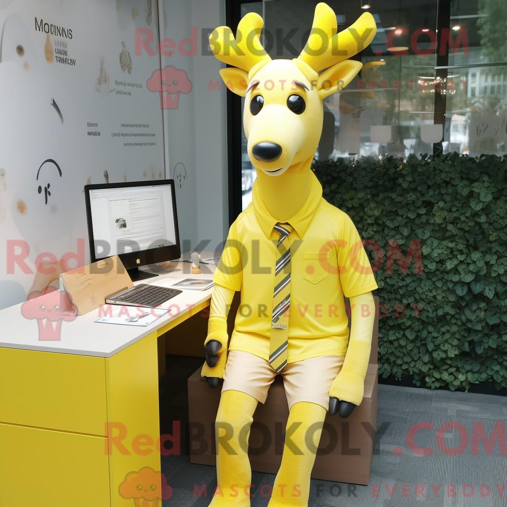Giallo limone renna mascotte personaggio costume vestito con una camicia Oxford e gemelli