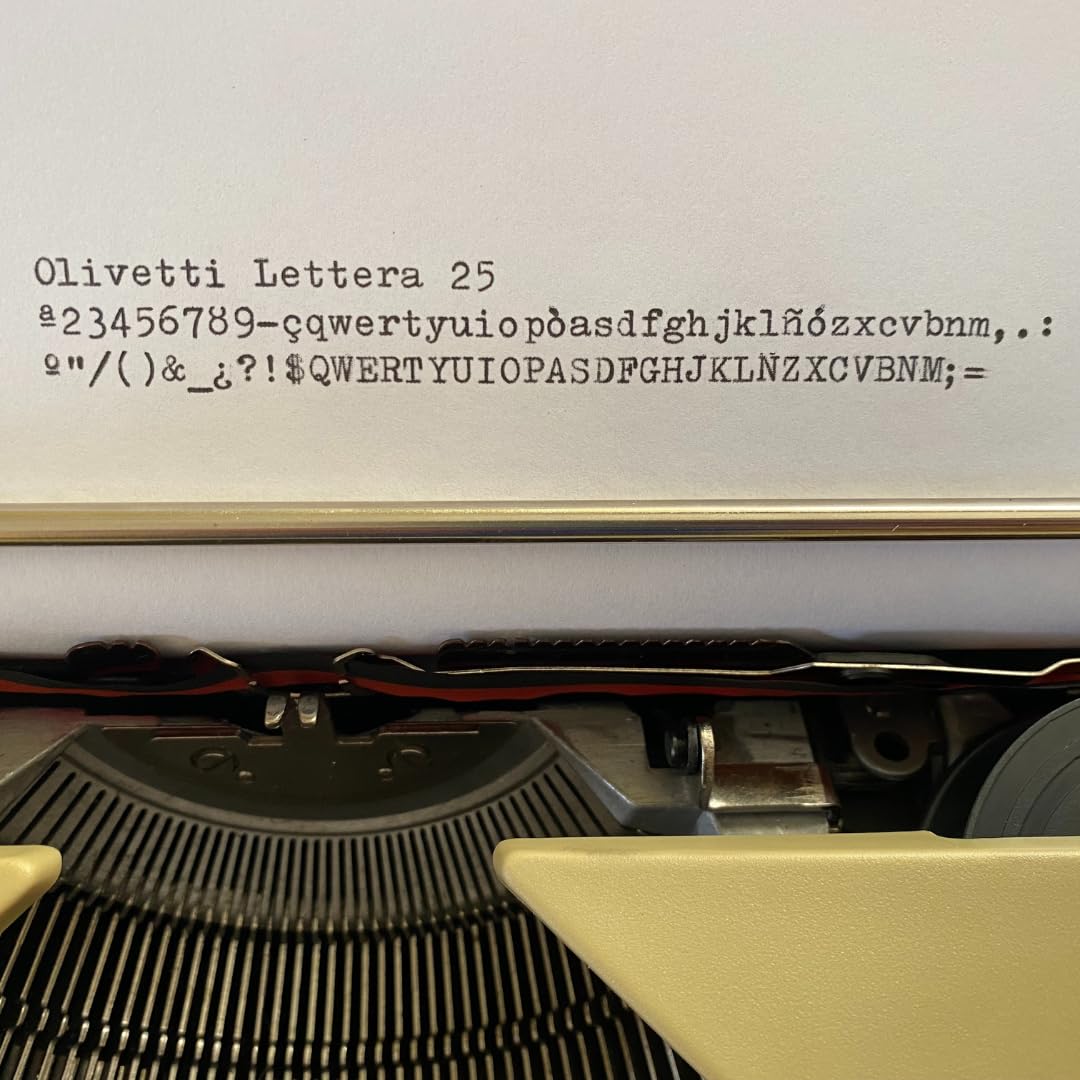 Genérico Máquina de Escribir Vintage Olivetti Lettera 25 - Teclado en Castellano Revisada y Funcional Ideal para Coleccionismo - Totalmente Funcional