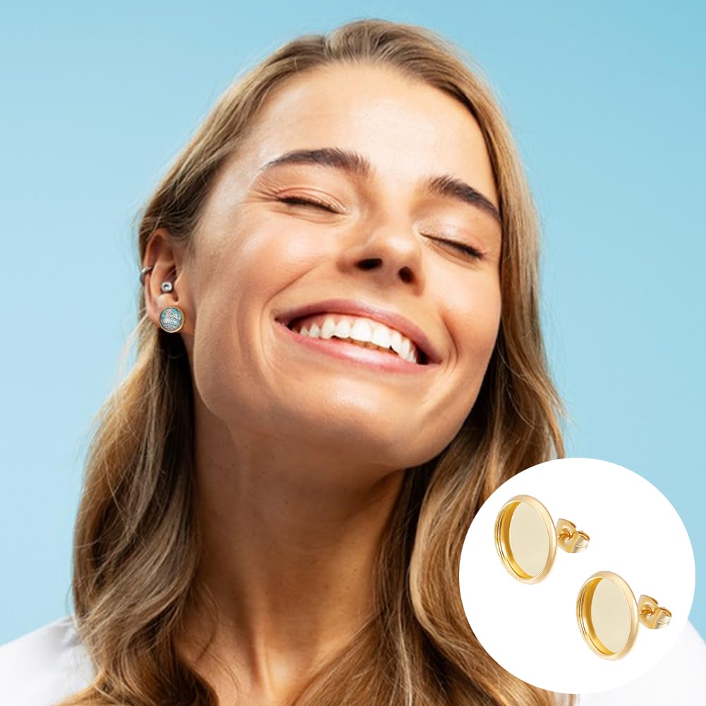 UNICRAFTALE Circa 60pz 18K Placcato Oro Grezzi Orecchini A Perno Cabochon Rotondi Orecchini Castoni Vassoi Perno In Acciaio Inossidabile Risultati A Tazza con Anello e Retro Dell'Orecchino per DIY