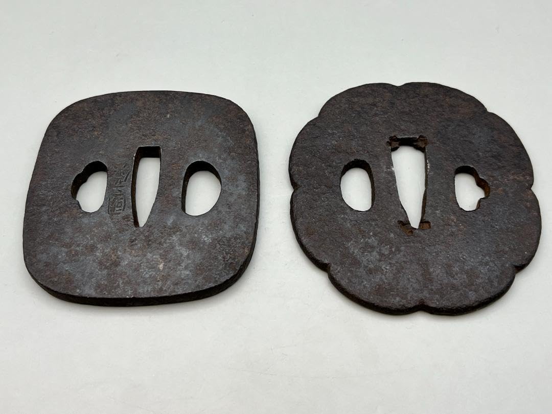 【海】江戸期　鍔　鉄地四角形　透かし幾何形　２枚　１枚國廣在銘　刀装具 Amazon.co.jp: 海江戸期 鍔 鉄地四角形 透かし幾何形 2枚 1枚