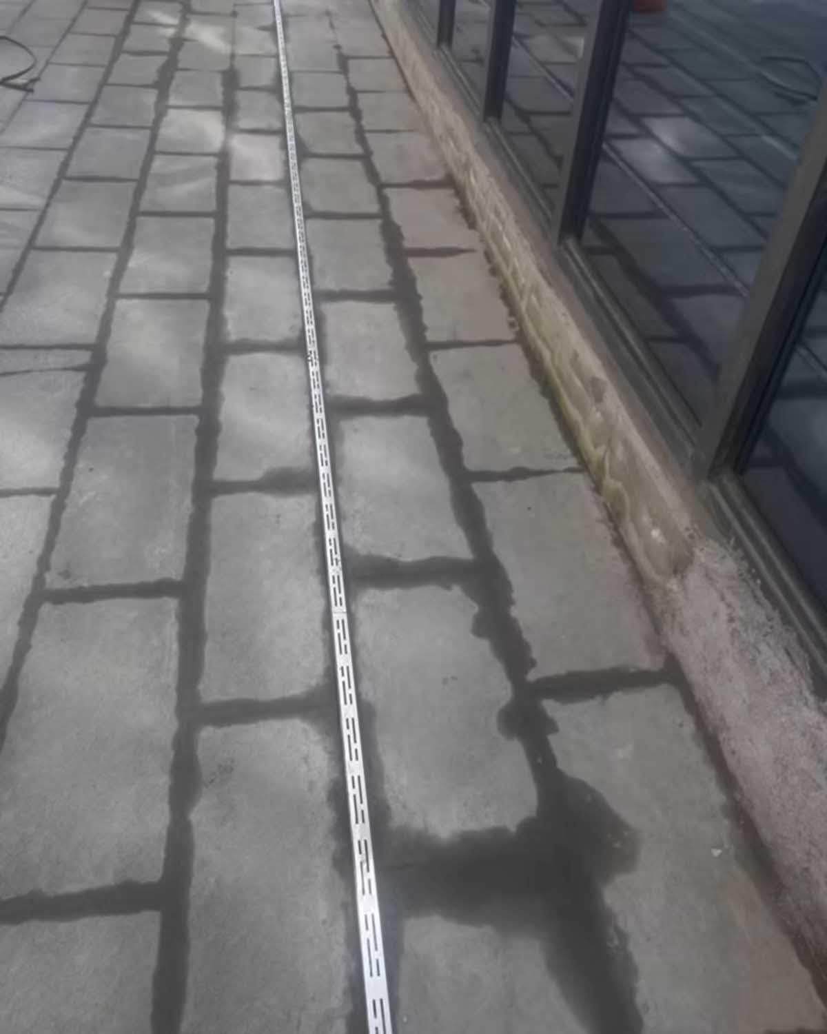 Rejillas de drenaje lineales y canales para entradas de vehículos de 2 pulgadas