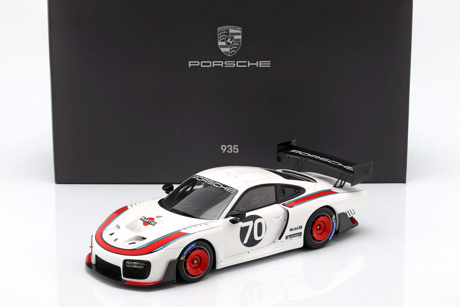 Amazon.co.jp: スパーク 1/18 ポルシェ 935 #70 マルティーニ 