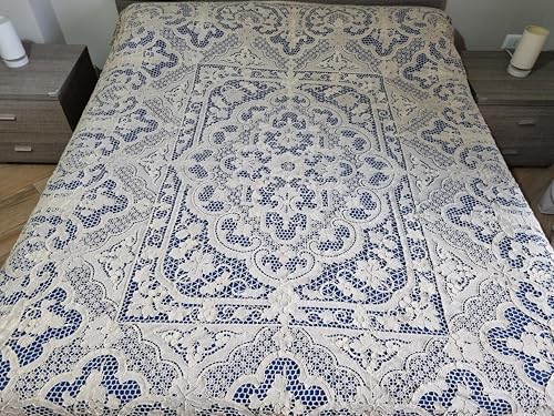 Maestoso copriletto con ricamo Burano di Venezia interamente a mano