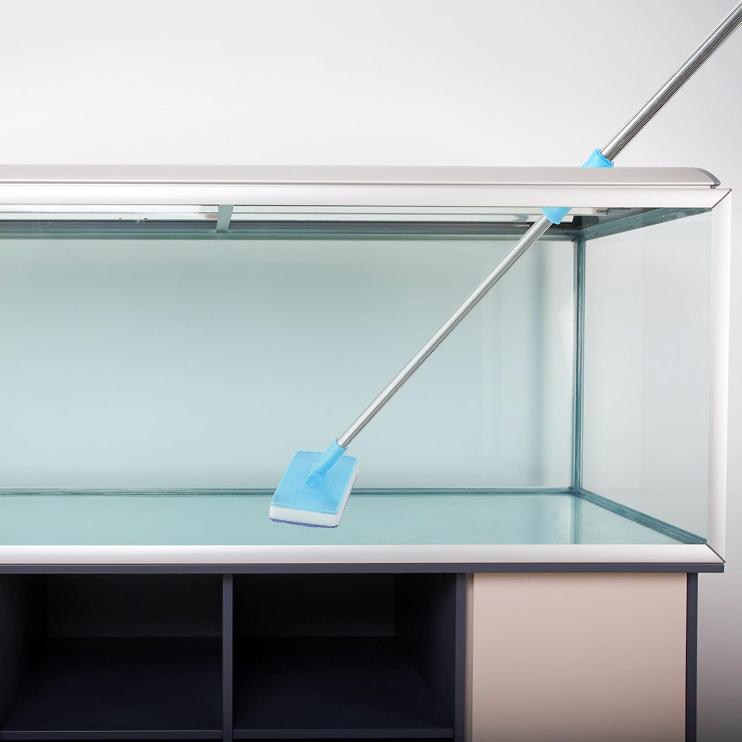 Adjustable Fish Tank Cleaning Brush for Easy Algae Scrubbing with Long Handle, Practical Aquarium Glass Cleaning Tool Made of Stainless Steel and Plastic in Fish Tanks