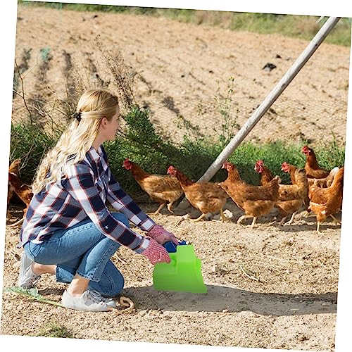 Pelle à fourrage compacte pour simplifier le nourrissage