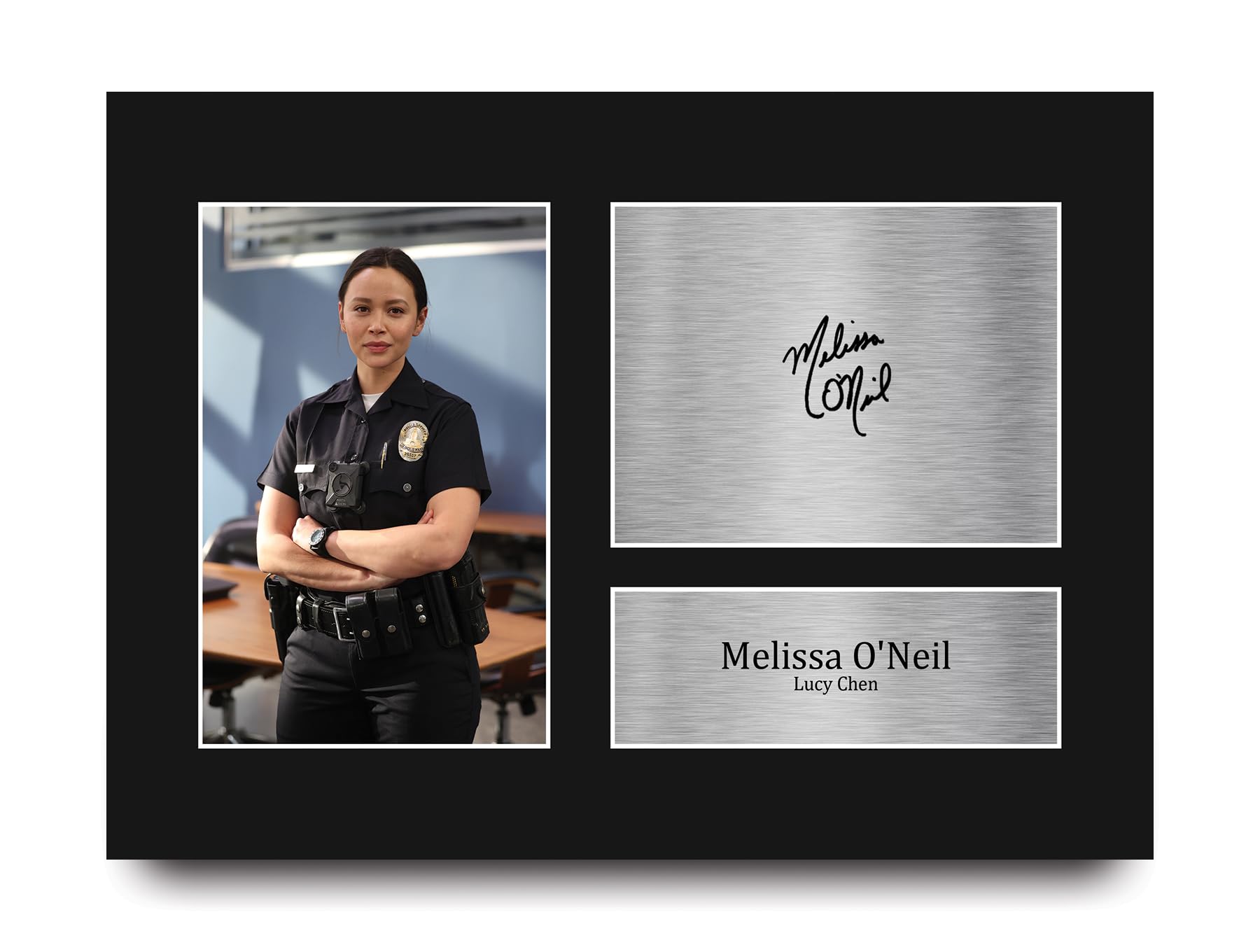 HWC Trading Melissa O'Neil The Rookie Lucy Chen Geschenke Gedrucktes Signiertes Autogramm Foto für Fans von Fernsehshows - A4