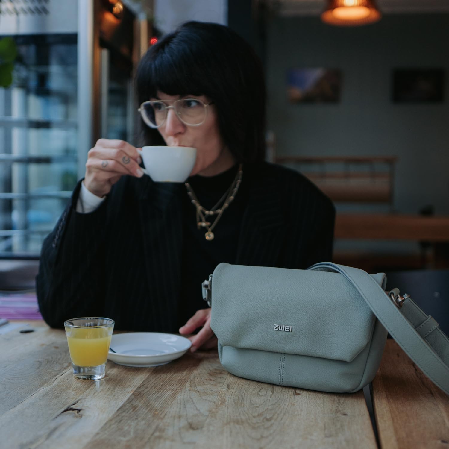 Zwei Damen Handtasche Mademoiselle.M M40 kleine Umhängetasche 1 Liter Crossbody-Bag mit Magnetklappe & Reißverschluss klassisch-elegante Abendtasche in Trapezform