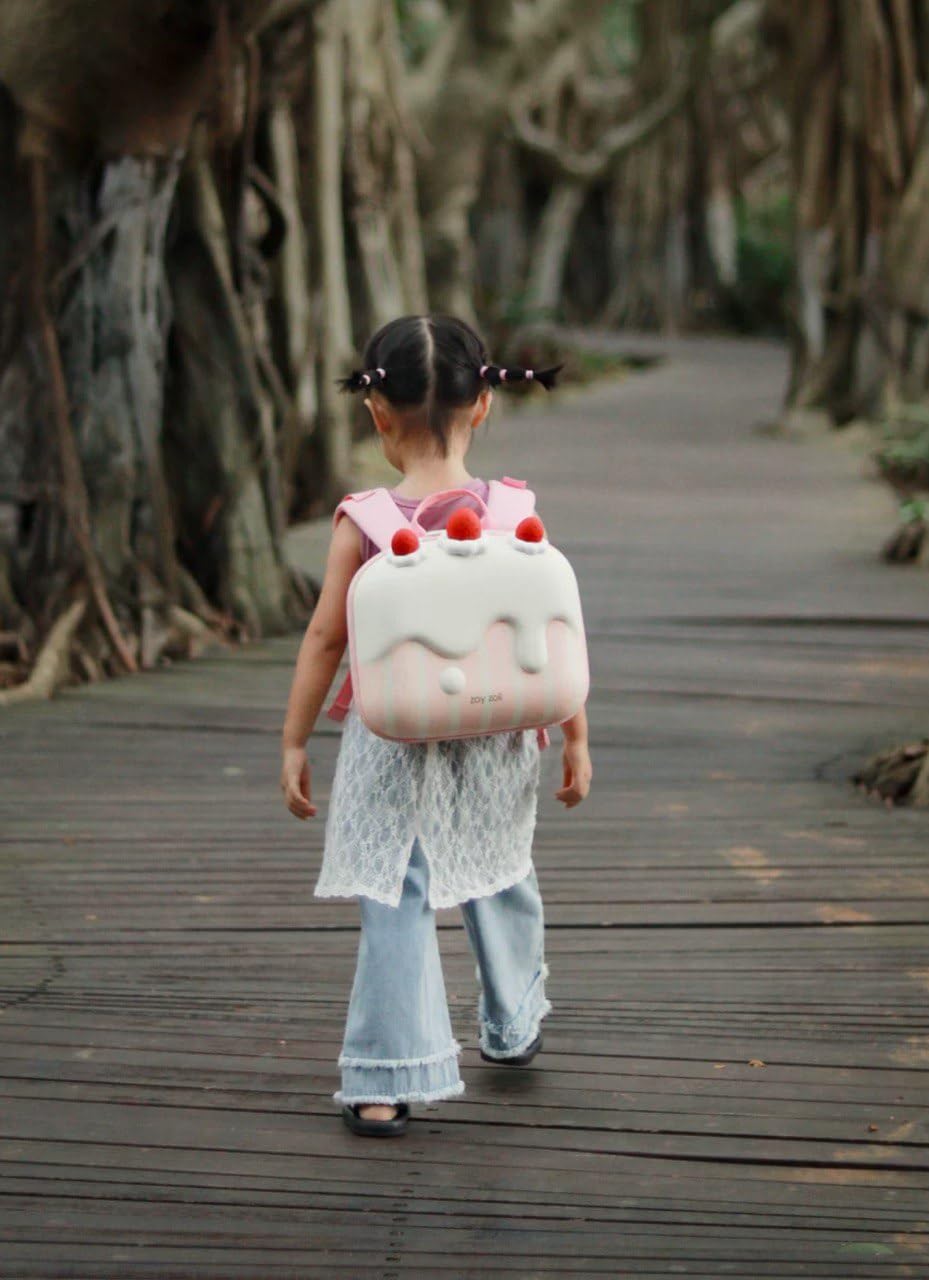 zoy zoii – Mochila infantil diseño pastel de crema, ligera, resistente y cómoda, ideal para niñas de preescolar o guardería, tamaño 28×24×13 cm