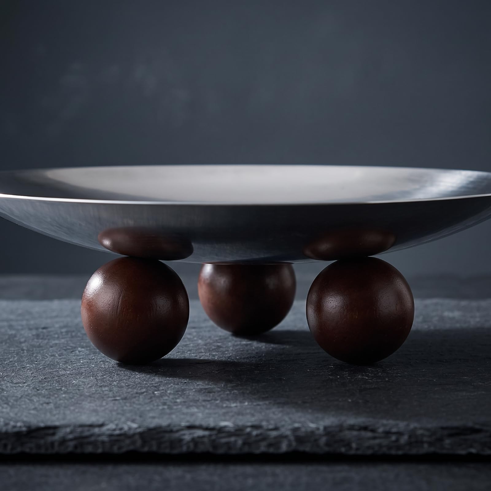Industrial Tray Edelstahl Rund Tablett Servierteller Platte Schale mit Holzfüßen für Obst Tellergebäck Getränke Und Raumdeko für Küche Essbereich Wohnzimmer