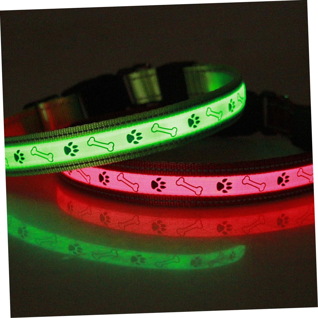 Beavorty Collier LED pour Chien Chargement USB Facile Nocturne Lumières Vertes Taille Réglable Forme Dempreinte en L