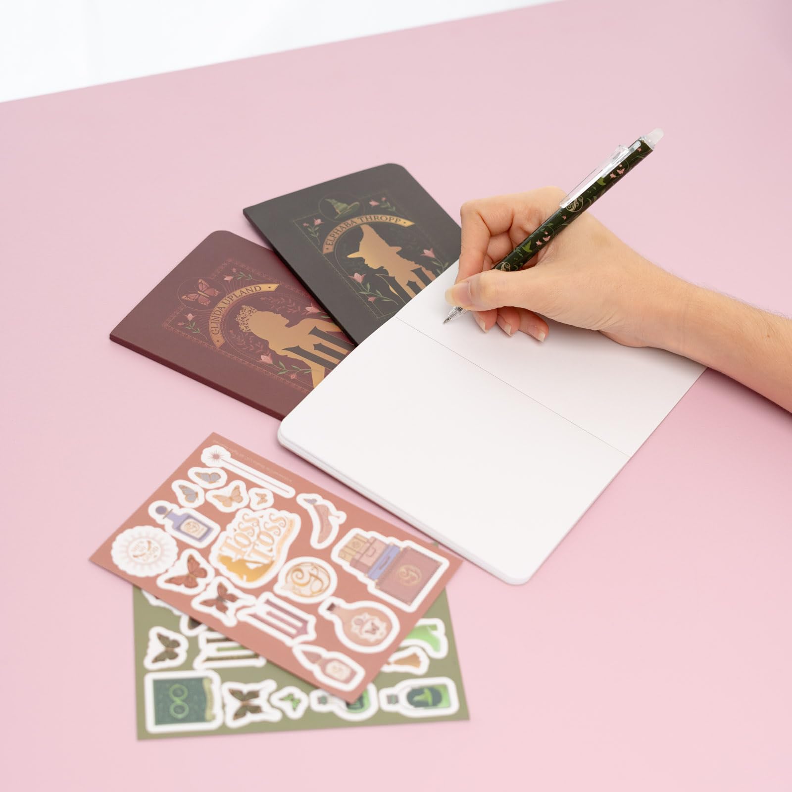 Grupo Erik Set de Papeterie Wicked Kawaii 4 Couleurs Surligneurs Crayon Trombones Carnets A6 Stickers Bloc-notes