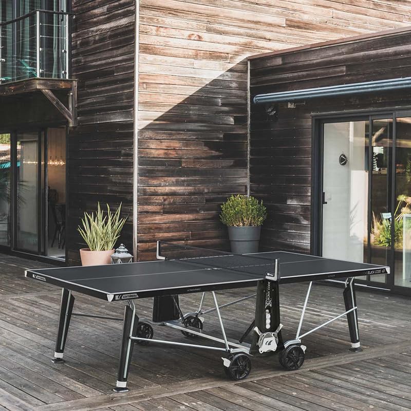 Cornilleau - Table de ping-Pong d'extérieur Loisir Black Code ID - Made in France - Plateau Noir 5mm - Technologie Compact - Vérouillage DSI 16 Points de sécurité