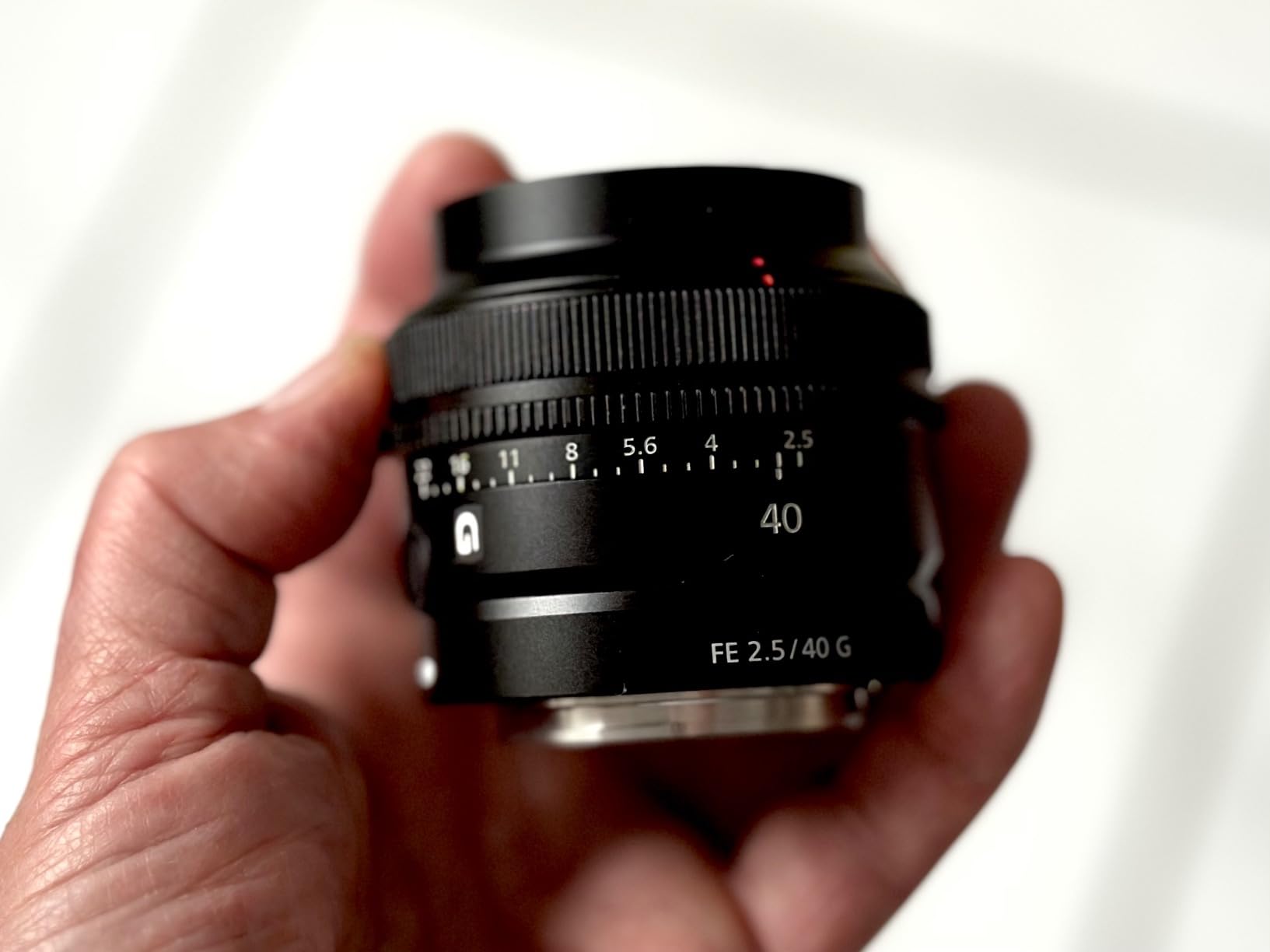 Premium Festbrennweite im Kompaktformat