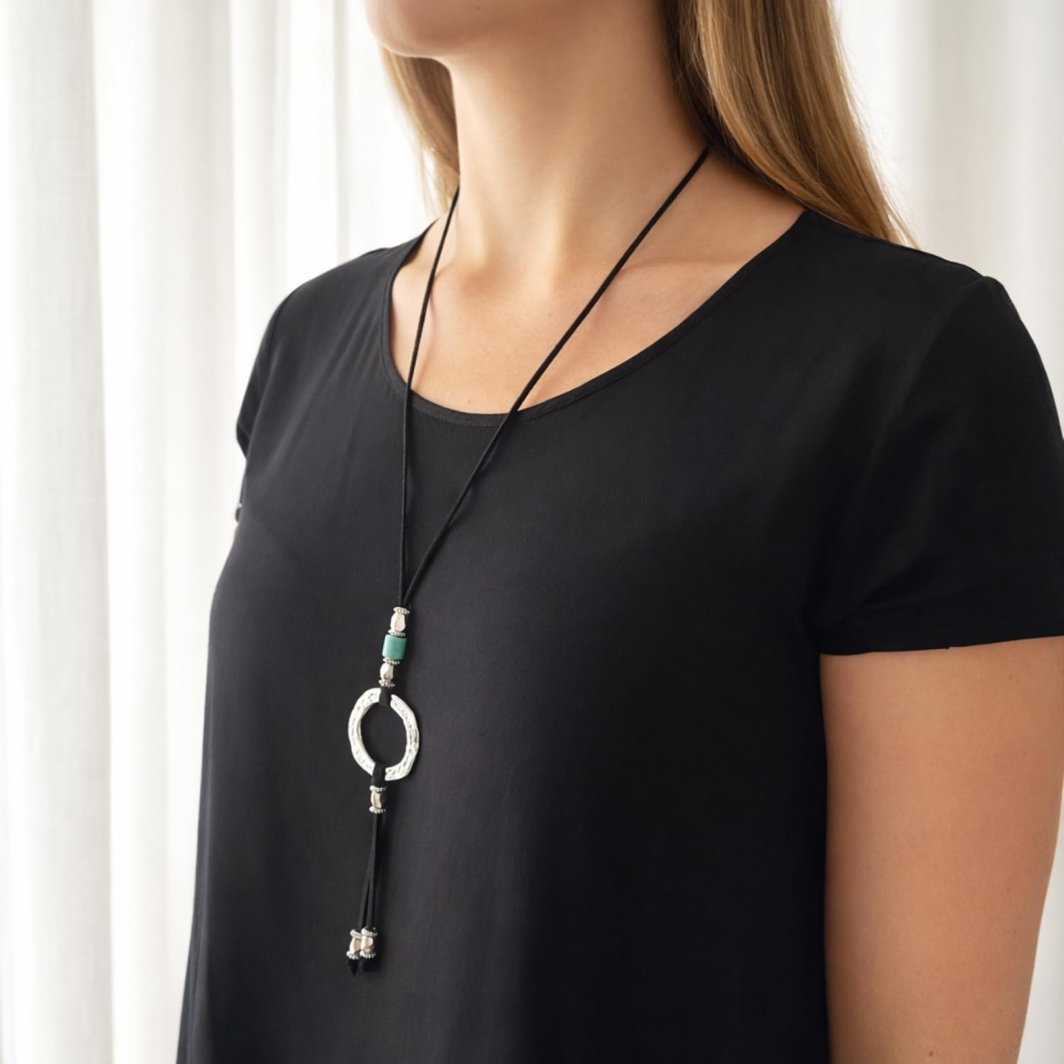 ASTER ALHELÍ Pendentif Femme Cercle et Turquoise Argent - Collier Long Femme en Suédine Noire Réglable avec Éléments en Zamak Plaqué Argent - Idéal comme Cadeau