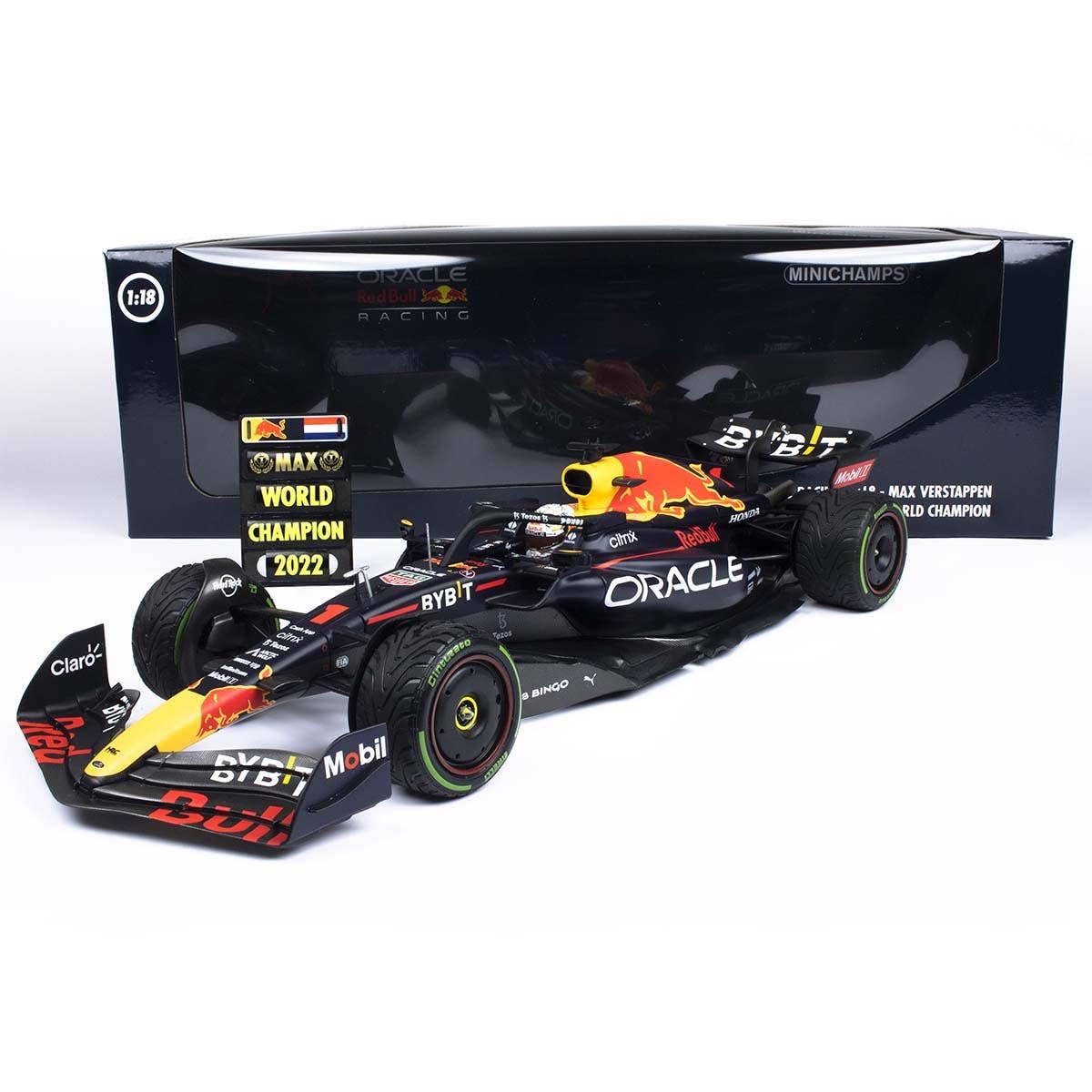 Minichamps 1:18th Red Bull Racing RB18 Max Verstappen World Champ Japan GP Winner 2022 w/pitboard