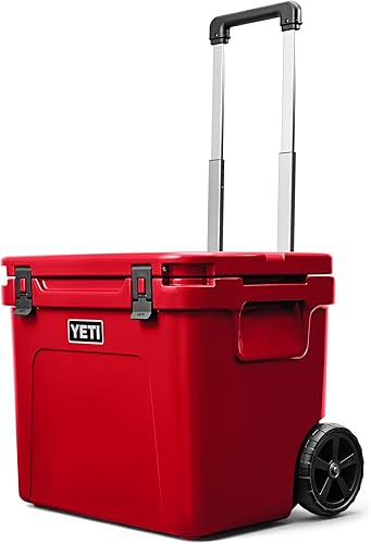 YETI Roadie 60 - Hielera con ruedas y mango retráctil de periscopio