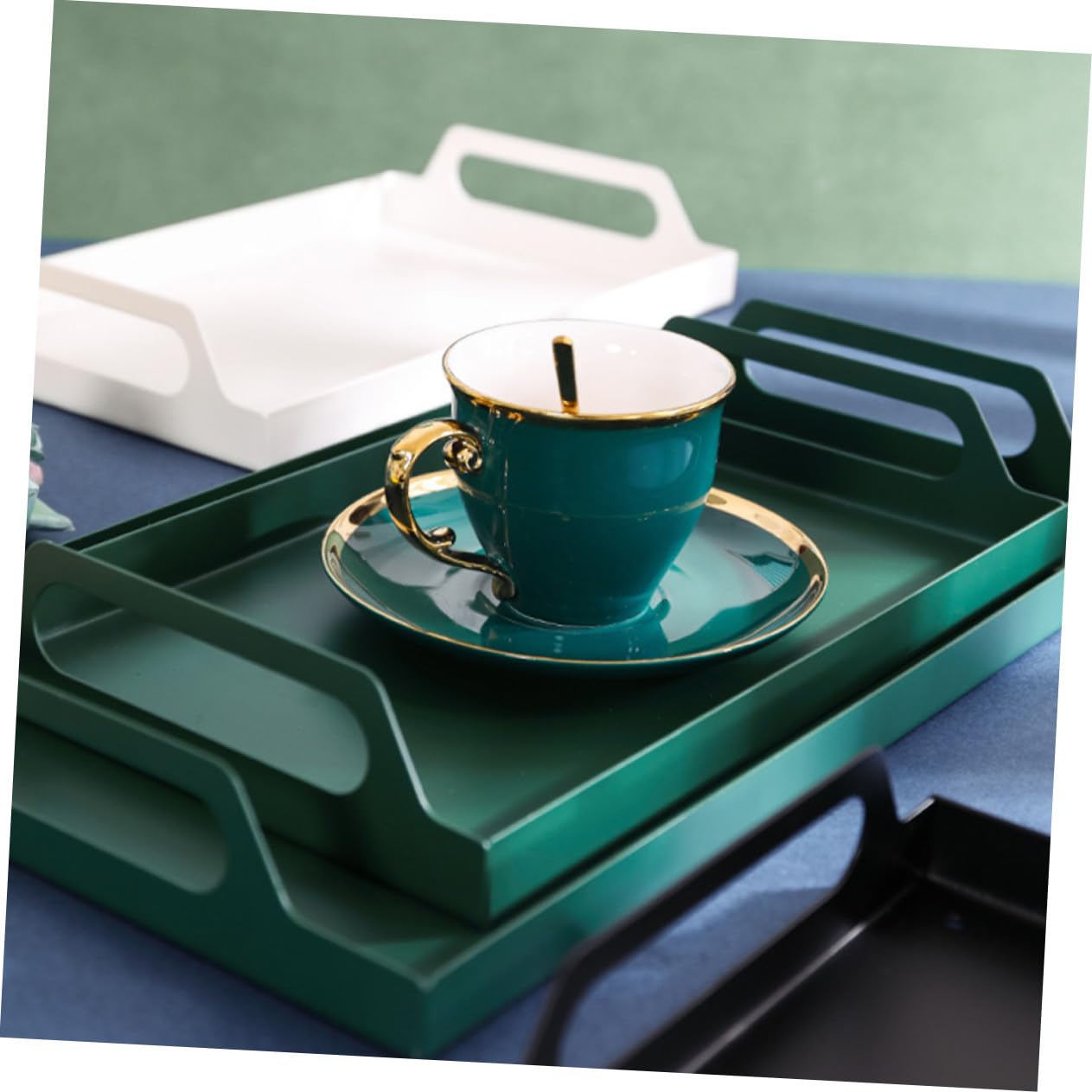 TOYANDONA Bandeja Metálica Rectangular con Asas Resistente para Servir Comida Reuniones Familiares y Eventos Diseño Artesanal Hierro Verde Grande para Aperitivos y Postres