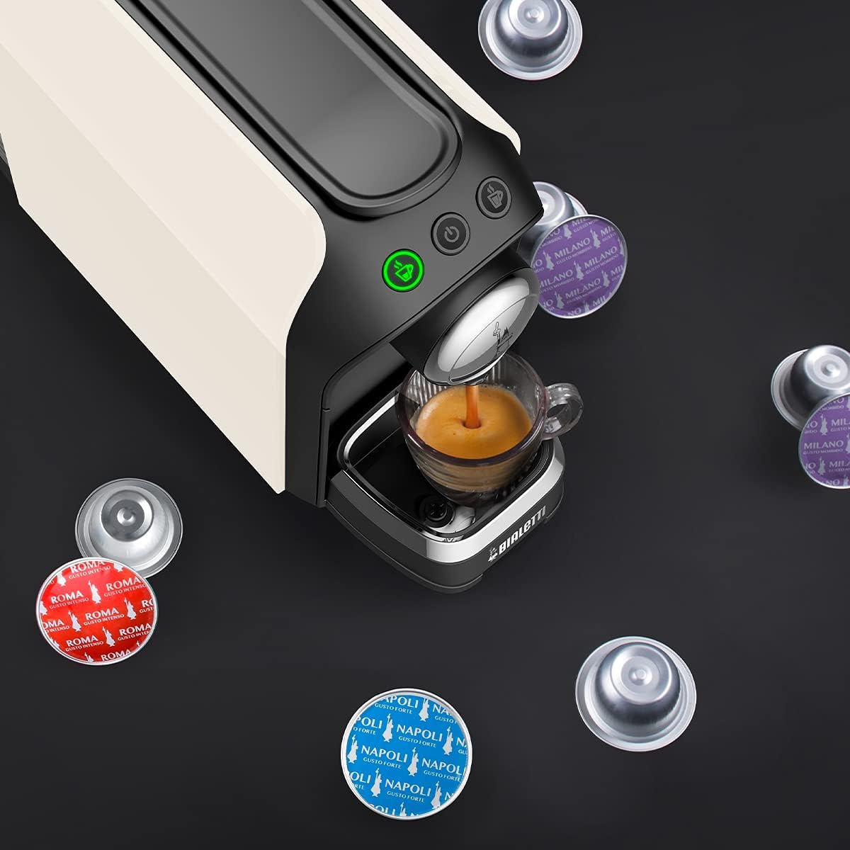 Bialetti Super, Macchina Caffè Espresso per Capsule in Alluminio, Supercompatta, Serbatoio 700 ml, Bianco Latte Bialetti Super, Macchina Caffè Espresso per Capsule in Alluminio, Supercompatta, Serbatoio 700 ml, Bianco Latte