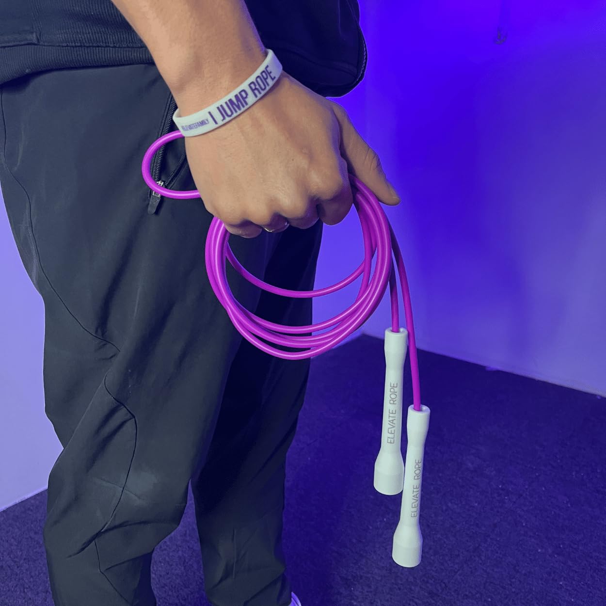 Elevate Rope Profesjonalna skakanka do skakania – regulowana skakanka o długości 3 m, 5 mm PCW z nylonowym rdzeniem do cardio, podwójnego podjazdu i crossfitu – trwała skakanka używana do treningu