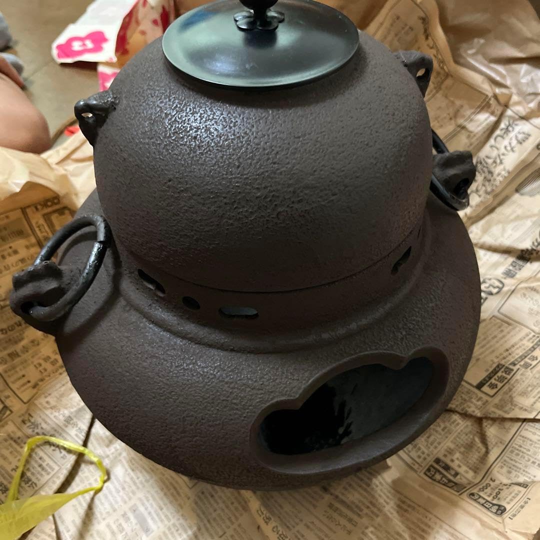 鉄瓶・茶釜　風炉釜　鬼面風炉　30センチ 鉄瓶・茶釜 風炉釜 鬼面風炉 30センチ 茶釜 南部鉄器 あられ模様 直径