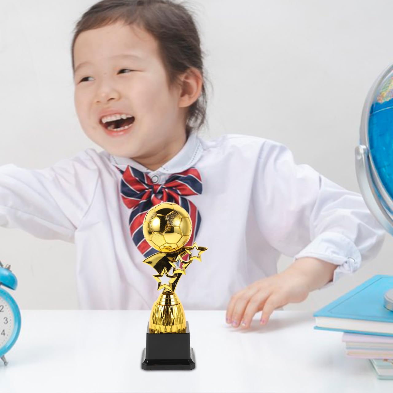 Toyvian Trophée Football Coupe du Monde Ballon Doré Design Créatif Récompense Tournois Vainqueur Football Réutilisable, 9,04 x 2,95 x 2,95 Pouces