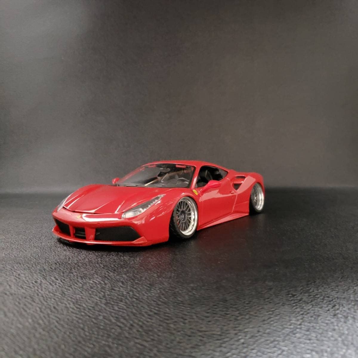1/18　フェラーリ　488 GTB Ferrari　カスタム Amazon.co.jp: 1/18 フェラーリ Ferrari 488 GTB カスタム