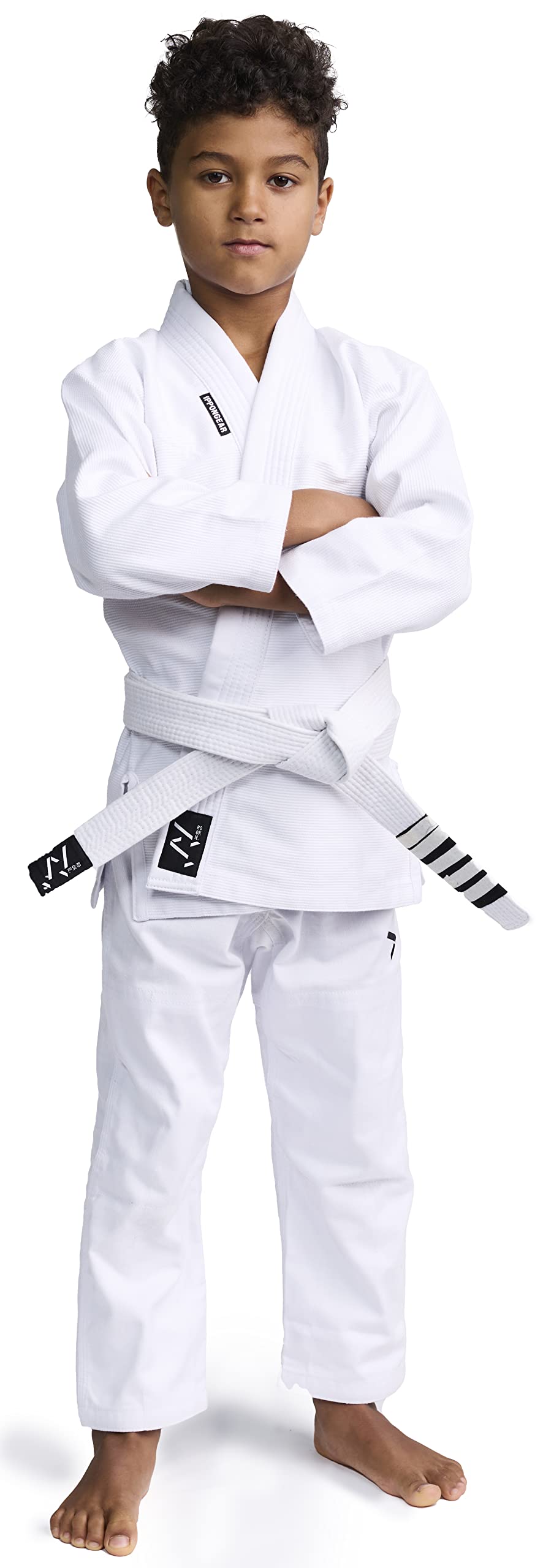 IPPONGEAR BJJ GI Brazilian Jiu Jitsu Kinder/Einsteiger Anzug inkl weißem Gürtel [Größe M4 I Pearl-Weave Material I 350gr/m² Stoffdichte I Reißfestes Material mit versiegelten Nähten] weiß