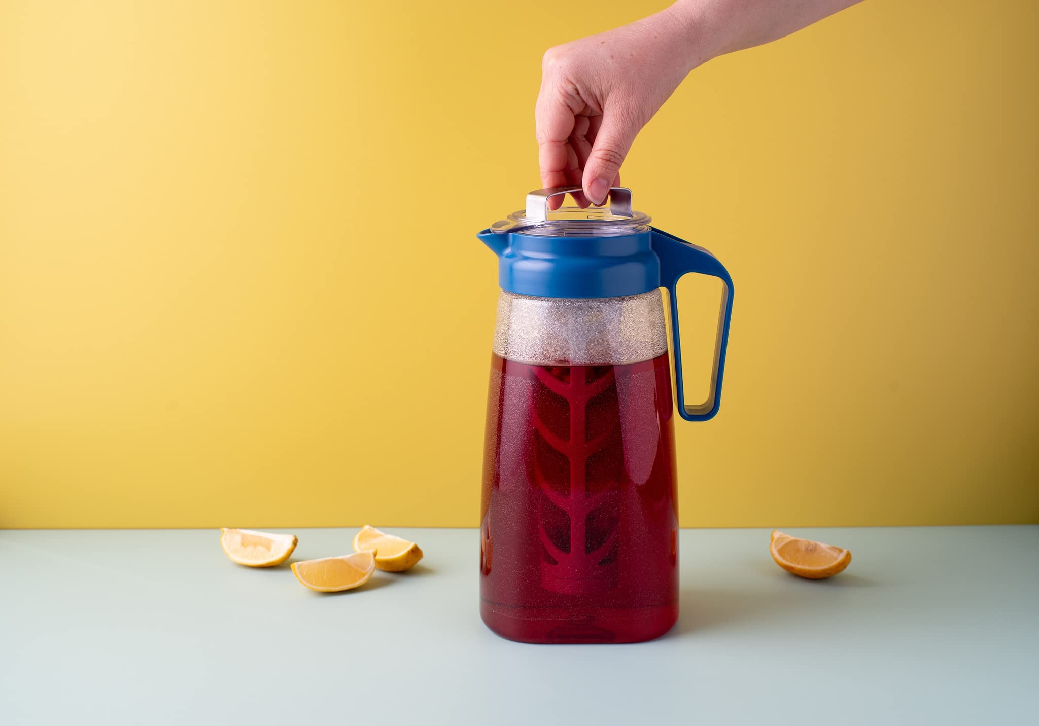 Adagio Teas Pichet à thé glacé hermétique avec infuseur pour thé en vrac - Sans BPA - 2 litres - Noir