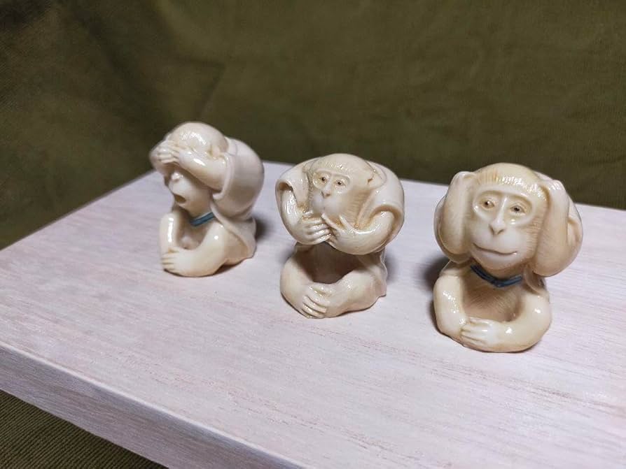 天然素材　見ざる言わざる聞かざる　三猿　彫刻　根付　提げ物 天然素材 見ざる言わざる聞かざる 三猿 彫刻 根付 提げ物 - メルカリ