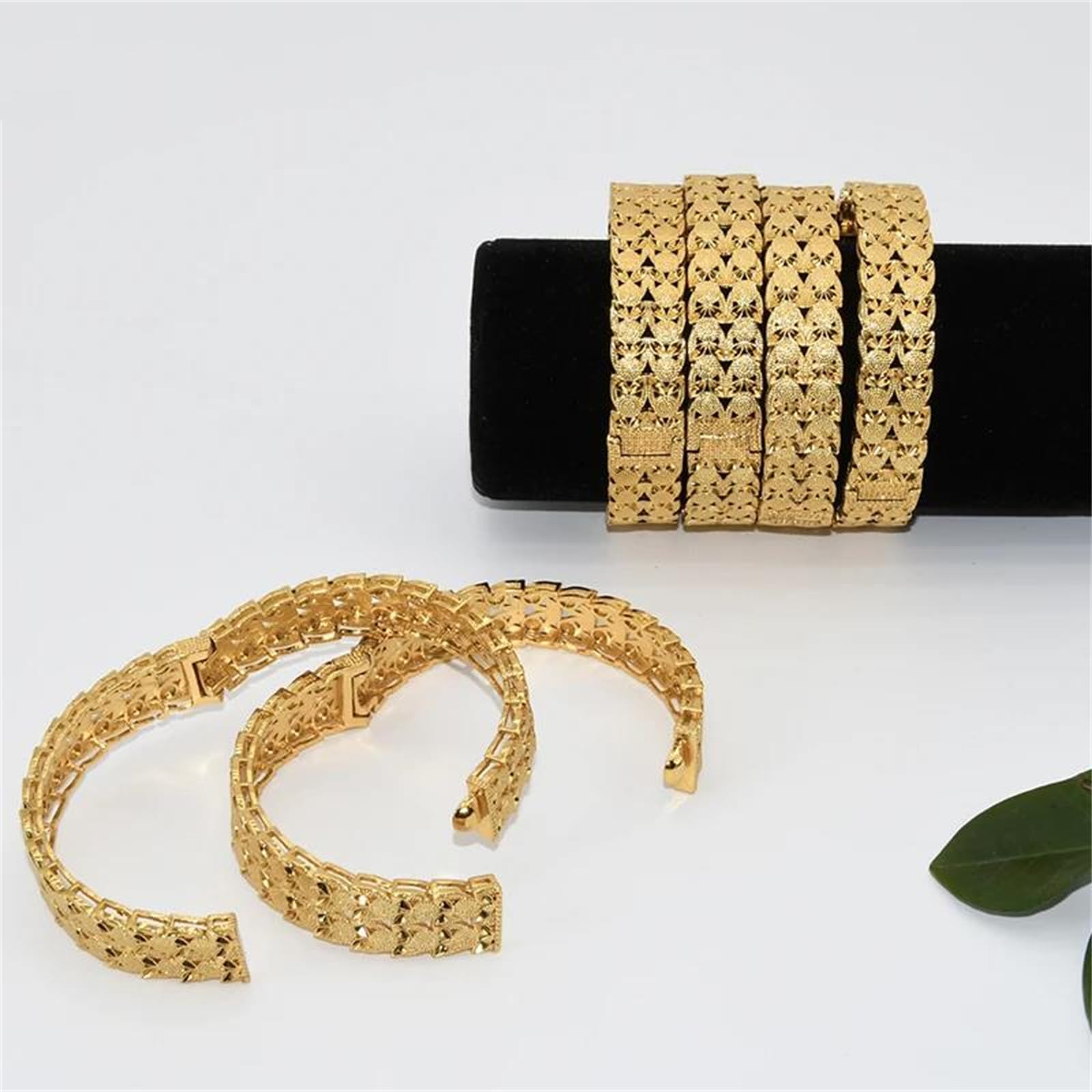 LLXYWJ Bracciale Rigido Regolabile da Donna Color Oro Largo 13 mm, caratterizzato da Un Polsino in Stile Designer per Una Dichiarazione di gioielleria Bohémien