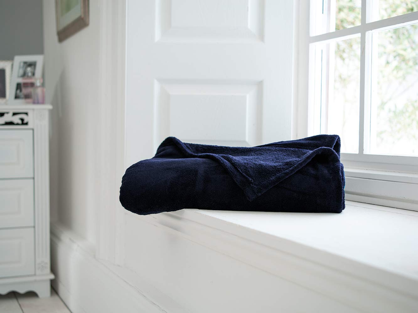 Deyongs - Snuggle Touch Navy 140 x 180cm