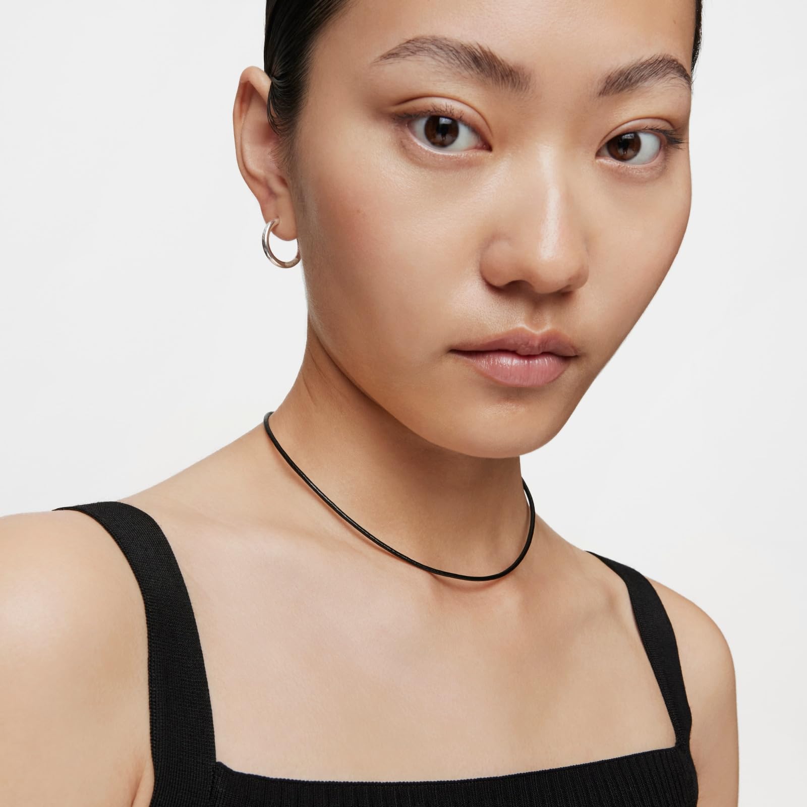 TOUS Damen-Halsband aus Leder mit Verschluss aus Sterlingsilber, 40 cm lang, vielseitig und klassisch, Choker-Kollektion