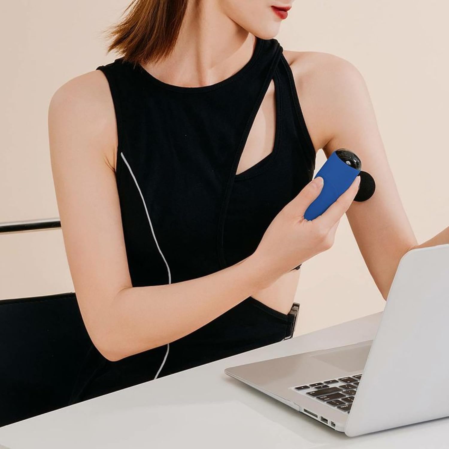 BEOKA Massaggiatore Muscolare Pulsante 25 W | 5 Livelli Ampiezza 7 mm Potenza 8 kg 5 Testine Batteria 800 mAh USB C con Custodia