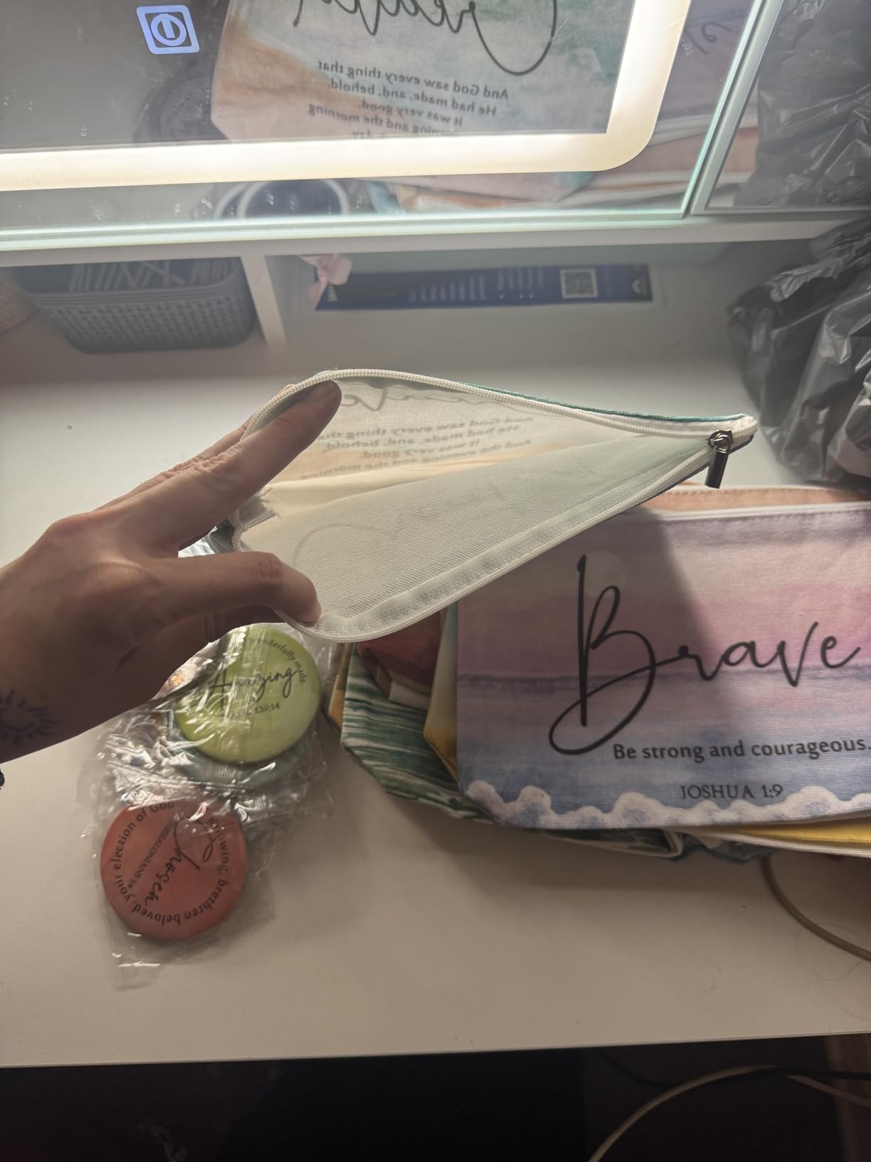 Reginary 10 Set Christian Bulk Mother's Day Religious Gifts 10 Canvas Makeup Bag 10 Bible Verse Compact Mirror Church Mother's Day Inspirational Gifts(Bright Colors,Spanish Style) 10 pieces